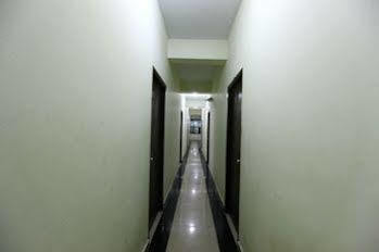 Capital O 10546 Parkway Inn Madrás Exterior foto